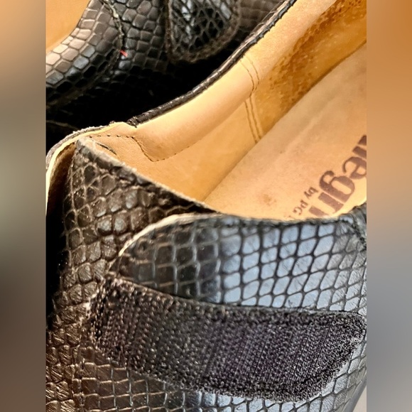 Alegria Black Textured Leather Loafers Silver Buckle Velcro Close 6.5 US 37 EUR - Picture 11 of 17